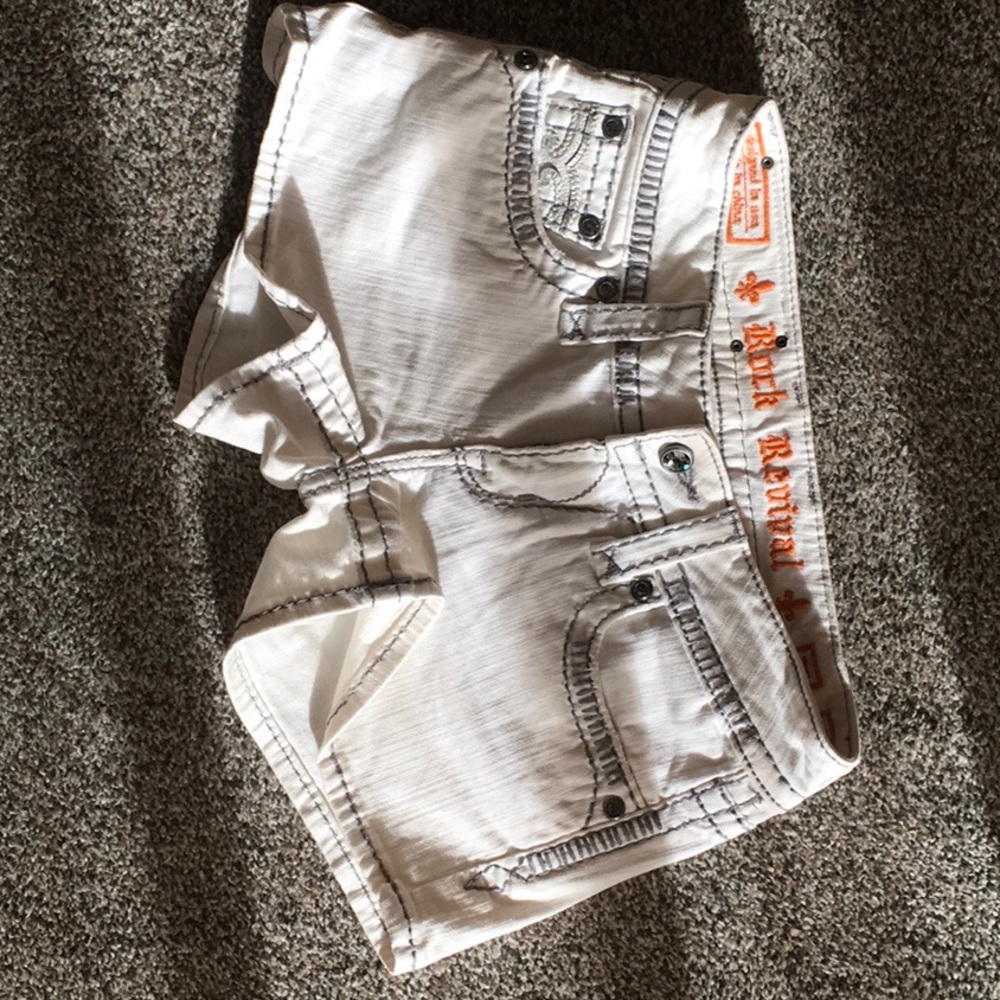 Rock Revival Size 2. White with silver/grey details and gunmetal studding.